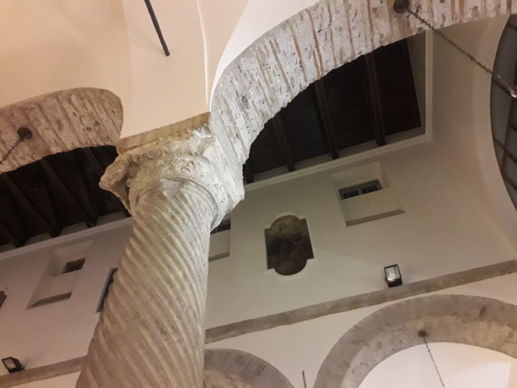 colonna a spirale chiesa del santissimo crocifisso salerno