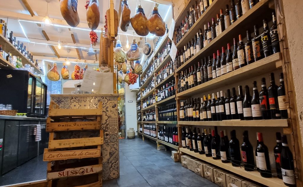 interno enoteca salerno dolci salerno centro storico